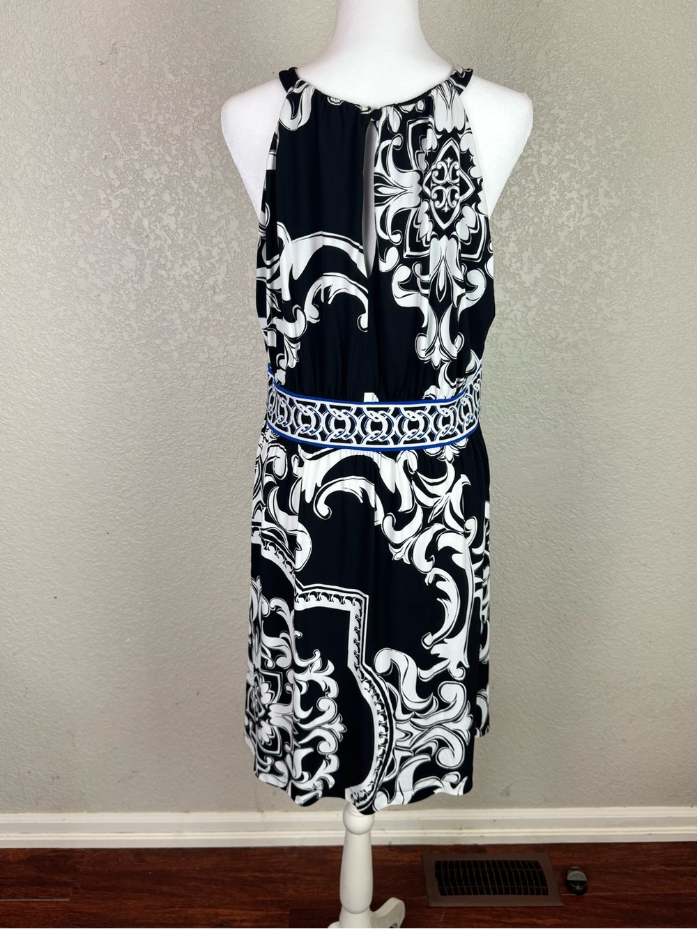 Women’s White House Black Market Black & White Printed Strappy Dress